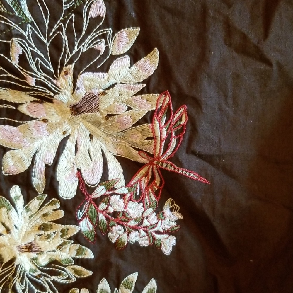 Embroidered Capris - Picture 2 of 5